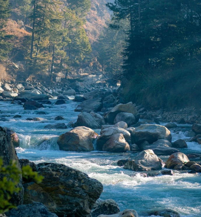 Scenic drive from Kullu to Kasol through Parvati Valley