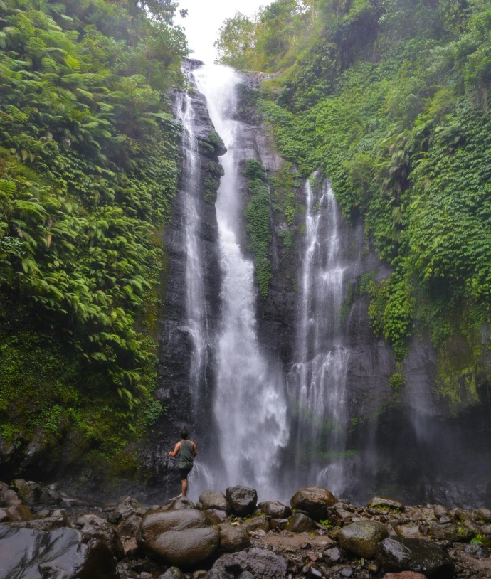 Jogini Waterfall trekking trail near Manali